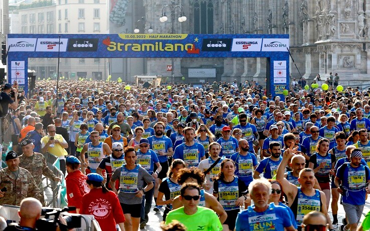 Partenza Stramilano Thousends of people at the start of the Stramilano running race 2022 in Piazza Duomo in Milan, Italy, 15 May 2022.
ANSA/MOURAD BALTI TOUATI