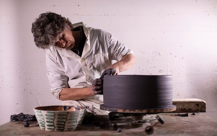 Il ceramista umbro Giovanni Mengoni a Settimo Torinese