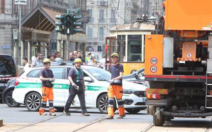 Milano, camion danneggia linea aerea: tram e bus deviati