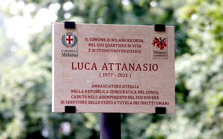 La targa in ricordo dell'ambasciatore ucciso in Congo Luca Attanasio
