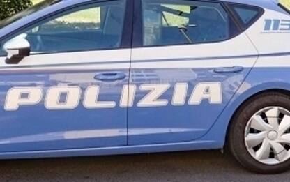 Minaccia i passanti con una spranga di ferro a Milano, arrestato