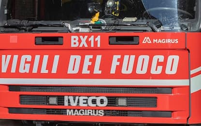 Incendio a Milano, in fiamme un palazzo in via Gallarate