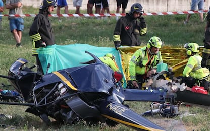 Elicottero precipita in Valtellina, morto il pilota e ferito un 17enne