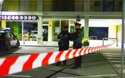Brescia, barricato in casa con figlio: telefonata militari a bimbo