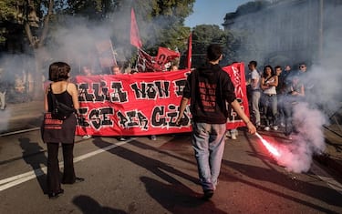 Partenza da piazza Cairoli del corteo studentesco contro l'alternanza scuola- lavoro e contro il nuovo governo, Milano, 7 Ottobre 2022. ANSA/MATTEO CORNER
