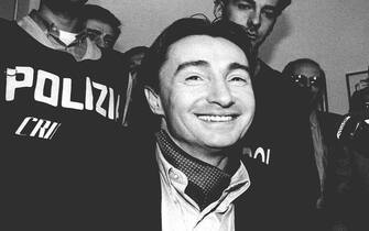 A17-26/04/97-ROMA-CRO: MAFIA BRENTA; MANIERO SCRITTORE E IMPRENDITORE PARLA A TG1.  Un' immagine d' archivio di Felice Maniero, che ha rilasciato oggi per la prima volta da dopo il suo pentimento un' intervista telefonica a una tv, il Tg1. Maniero, 43 anni, ex boss della malavita del Brenta, e' divenuto un piccolo imprenditore e scrittore: lunedi' uscira' la sua autobiografia,  " Una storia criminale " , edita da Marsilio.    PAL   ARCHIVIO / ANSA