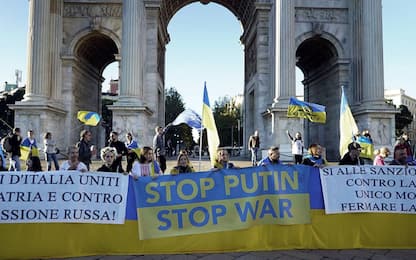 Manifestazione a Milano, Calenda: "Non c'è pace senza libertà"