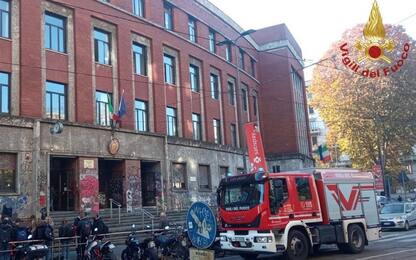 Incendio in un liceo a Milano, tutti evacuati e nessun ferito
