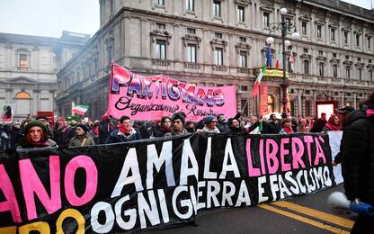 Milano, manifestazione antifascista: ferito un poliziotto