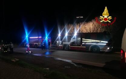 Rozzano, incendio nelle baracche: un morto e un'ustionata