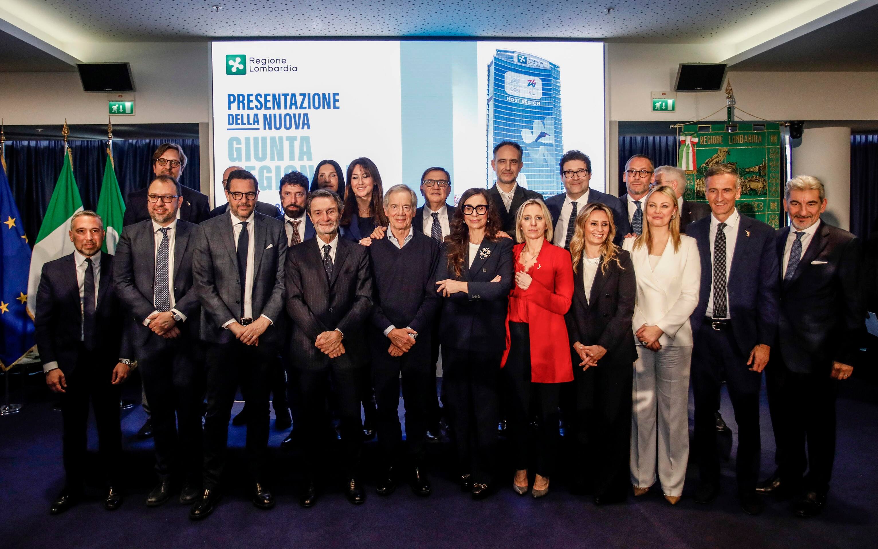 Presentazione nuova giunta regionale a Palazzo Lombardia Il Presidente Attilio Fontana con tutti gli Assessori e i Sottosegretari alla presentazione della nuova giunta regionale nel sala Biagi a Palazzo Lombardia a Milano, 10 marzo 2023.ANSA/MOURAD BALTI TOUATI