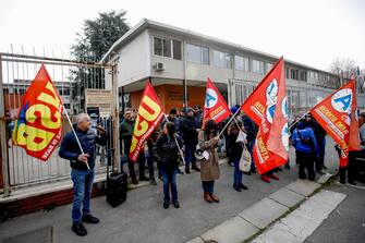 Protesta organizzata dai sindacati contro la commemorazione di Sergio Ramelli all'Itis Molinari a Milano, 13 marzo 2023.ANSA/MOURAD BALTI TOUATI

