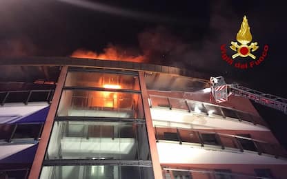 Milano, incendio in una palazzina in via Luxemburg: nessun ferito