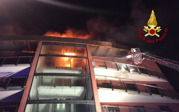 Incendio in via Luxemburg a Milano