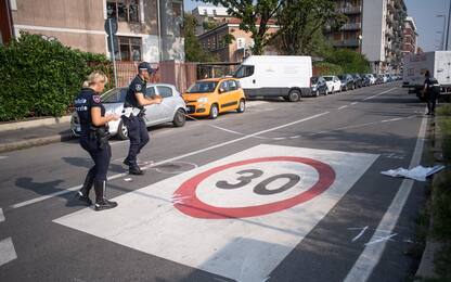 Milano, pedone travolto da un'auto in via Palmanova: è grave