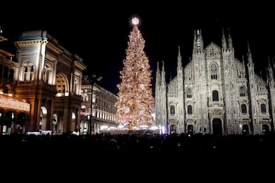 Milano, l'accensione dell'albero di Natale 2023 in Duomo. FOTO
