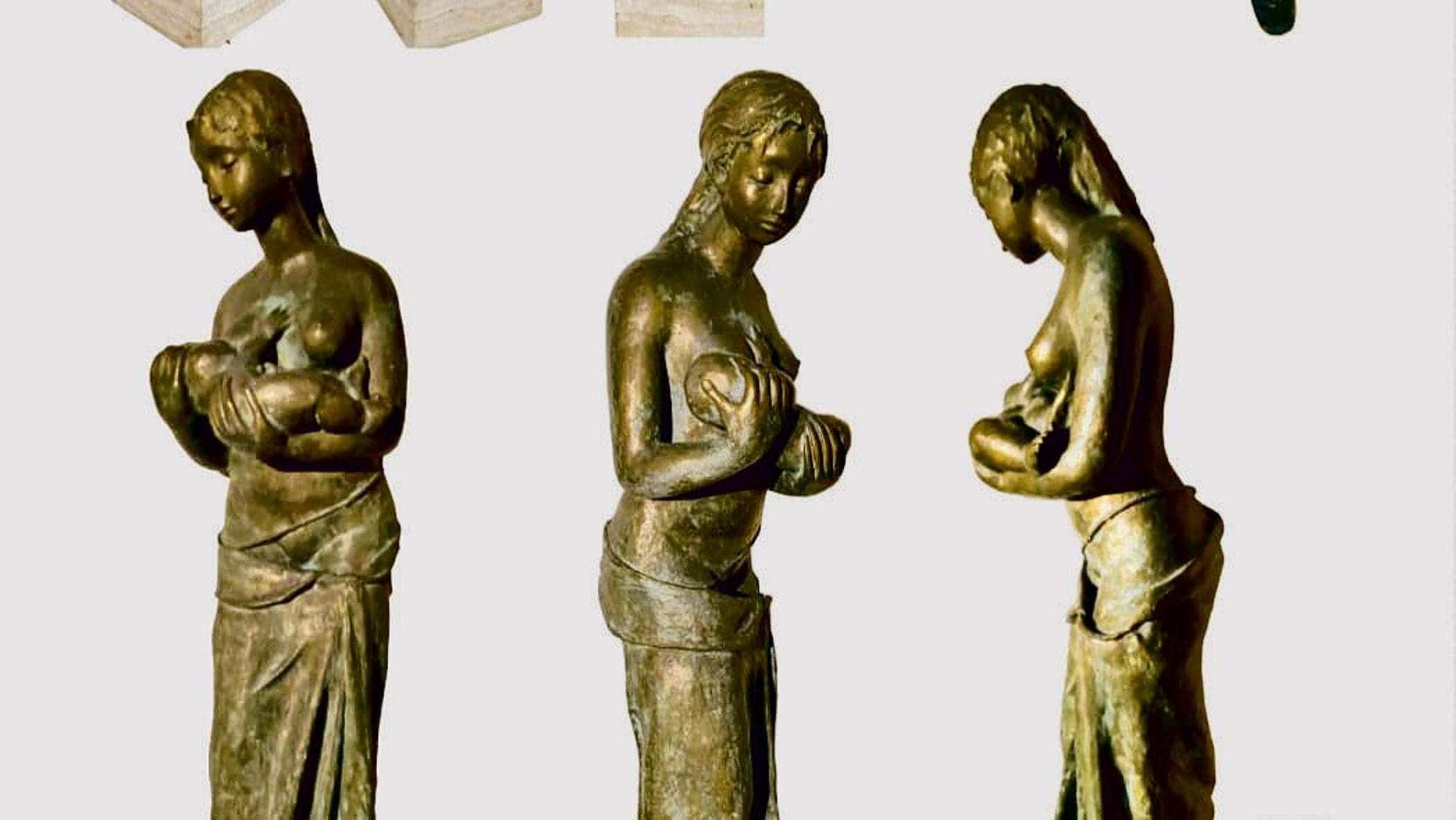 La statua che raffigura la maternità.