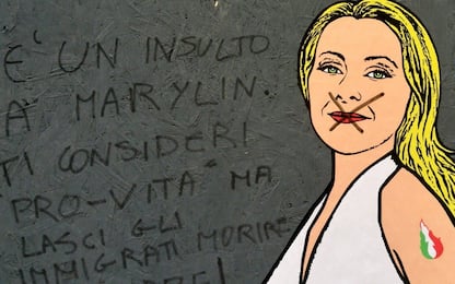 Murales di Giorgia Meloni vandalizzato in pieno centro a Milano