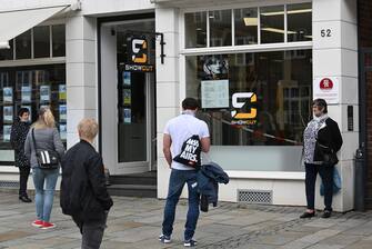 LUENEBURG, GERMANY - MAY 04: Customers wait to have their hair done at a hair salon that opened today for the first time since March during the novel coronavirus crisis on May 4, 2020 in Lueneburg, Germany. Barber shops and hair salons are reopening this week nationwide as authorities carefully lift lockdown measures that had been imposed to stem the spread of the virus. (Photo by stuart franklin/Getty Images)