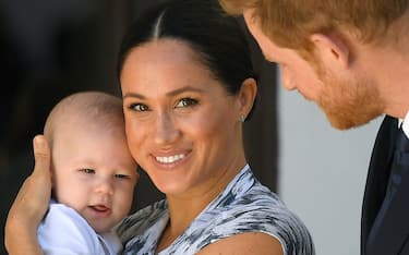 File photo dated 25/09/19 of the Duke and Duchess of Sussex holding their son Archie during a meeting with Archbishop Desmond Tutu and Mrs Tutu at their legacy foundation in Cape Town. The royal couple have announced they are to "step back" as senior members of the royal family and will now divide their time between the UK and North America. (Toby Melville / IPA/Fotogramma,  - 2020-04-23) p.s. la foto e' utilizzabile nel rispetto del contesto in cui e' stata scattata, e senza intento diffamatorio del decoro delle persone rappresentate