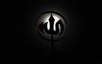 The phenomenon of the Super moon is seen behind the silhouette of the dome of the mosque. (Photo by Maskur Has / SOPA Images/Sipa USA) (Maskur Has / SOPA Images / IPA/Fotogramma, Lhokseumawe - 2020-05-07) p.s. la foto e' utilizzabile nel rispetto del contesto in cui e' stata scattata, e senza intento diffamatorio del decoro delle persone rappresentate