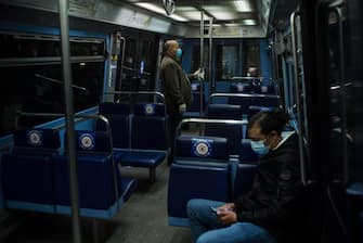 FRANCE TRANSPORT PANDEMIC CORONAVIRUS COVID19 epa08413892 Commuters wearing face masks keep social distance as they ride a subway metro wagon in Paris, France, 11 May 2020. France began a gradual easing of its lockdown measures and restrictions amid the COVID-19 pandemic. EPA/JULIEN DE ROSA