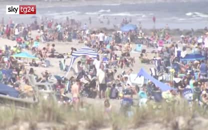 Coronavirus, in New Jersey spiagge affollate nel weekend. VIDEO
