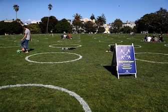 SAN FRANCISCO, CALIFORNIA - MAY 20:  New social distancing circles are shown at Dolores Park on May 20, 2020 in San Francisco, California. The move follows similar moves by other parks in cities around the world in an effort to get back to some semblance of normalcy.  (Photo by Justin Sullivan/Getty Images)