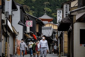 epa08442507 People wearing face masks walk near Kiyomizudera temple in Kyoto, western Japan, 25 May 2020. Japan on 25 May is expected to end its nationwide state of emergency by lifting it in remaining areas including the capital Tokyo. The world's third-biggest economy is set to reopen gradually as the number of new infections decline day by day.  EPA/DAI KUROKAWAA