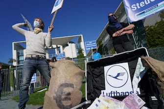 BERLIN, GERMANY - MAY 27: Activists protest outside the Chancellery against the recent Lufthansa bailout on May 27, 2020 in Berlin, Germany. The German government announced Monday it will prop up German airline Lufthansa with a EUR 9 billion package that includes a 20% government stake in the company. The activists were protesting both against the fiscal and the environmental implications of the bailout.  (Photo by Sean Gallup/Getty Images)