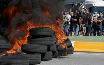 Nissan employees burn tyres in front of the Japanese cars manufacturer's plant in Barcelona on May 28, 2020, as they protest against the factory closure. - Japanese carmaker Nissan has decided to shut its factory in Barcelona where 3,000 people are employed, the Spanish government said today. (Photo by LLUIS GENE / AFP) (Photo by LLUIS GENE/AFP via Getty Images)