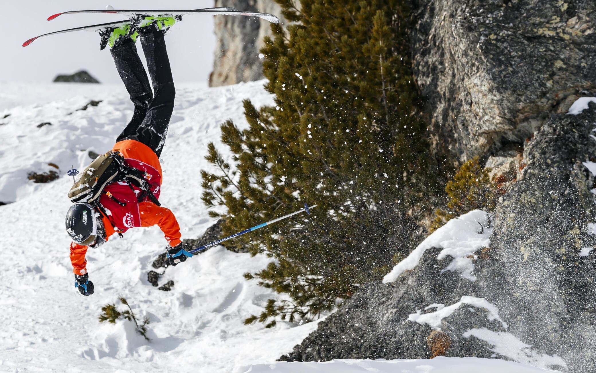 Hugo Hoff impegnato a eseguire un salto all’indietro durante una competizione in Svizzera nel 2019 Hugo Hoff