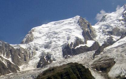Salvi i tre alpinisti bloccati sul Monte Bianco, sono al bivacco 