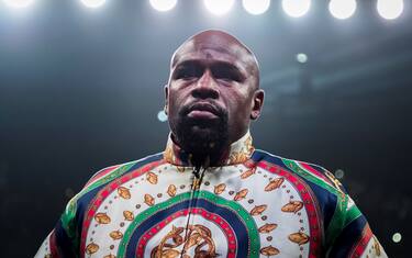 BALTIMORE, MD - JULY 27: Fight promoter and retired professional boxer Floyd Mayweather Jr. in the ring before the WBA super featherweight championship fight between Gervonta Davis and Ricardo Nunez at Royal Farms Arena on July 27, 2019 in Baltimore, Maryland. (Photo by Scott Taetsch/Getty Images)