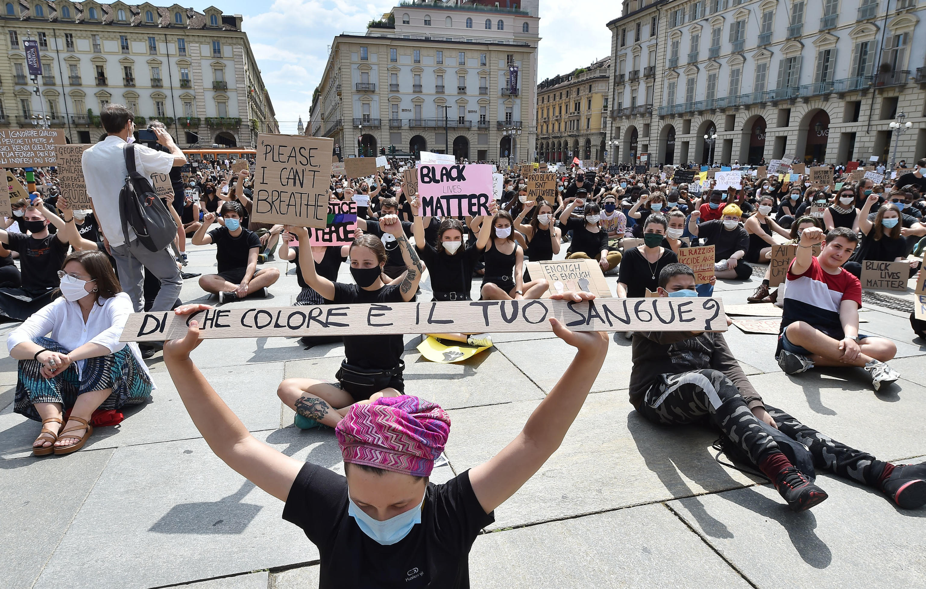 Torino Sit In In Piazza Castello In Memoria Di George Floyd Sky Tg24