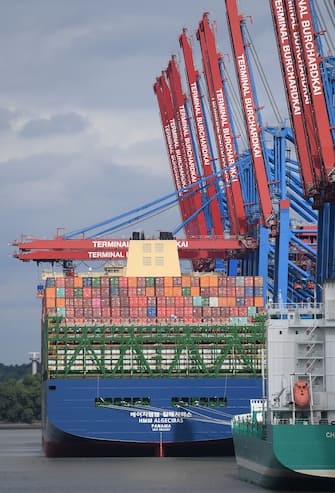 HAMBURG, GERMANY - JUNE 07: The HMM Algeciras, currently the world's largest container ship, arrives on its maiden voyage on June 07, 2020 in Hamburg, Germany. The ship is 399.9 meters long and 61 meters wide, and has a nominal capacity to transport 23,964 containers. It is the first in a series of twelve ships in the 24,000 TEU class and was built in South Korea. (Photo by Stuart Franklin/Getty Images)