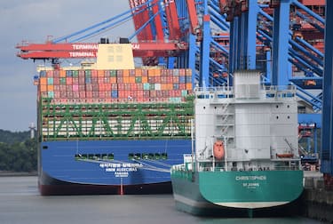 HAMBURG, GERMANY - JUNE 07: The HMM Algeciras, currently the world's largest container ship, arrives on its maiden voyage on June 07, 2020 in Hamburg, Germany. The ship is 399.9 meters long and 61 meters wide, and has a nominal capacity to transport 23,964 containers. It is the first in a series of twelve ships in the 24,000 TEU class and was built in South Korea. (Photo by Stuart Franklin/Getty Images)