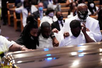 epa08475219 Mourners pause by the casket during a funeral service for George Floyd at the Fountain of Praise church, Houston, Texas, USA, 09 June 2020. A bystander's video posted online on 25 May, appeared to show George Floyd, 46, pleading with arresting officers that he couldn't breathe as an officer knelt on his neck. The unarmed Black man later died in police custody and all four officers involved in the arrest have been charged and arrested.  EPA/David J. Phillip / POOL