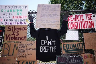 TOPSHOT - Messages are attached to the security fence on the north side of Lafayette Square, near the White House, in Washington, DC on June 8, 2020. - On May 25, 2020, Floyd, a 46-year-old black man suspected of passing a counterfeit $20 bill, died in Minneapolis after Derek Chauvin, a white police officer, pressed his knee to Floyd's neck for almost nine minutes. (Photo by MANDEL NGAN / AFP) (Photo by MANDEL NGAN/AFP via Getty Images)