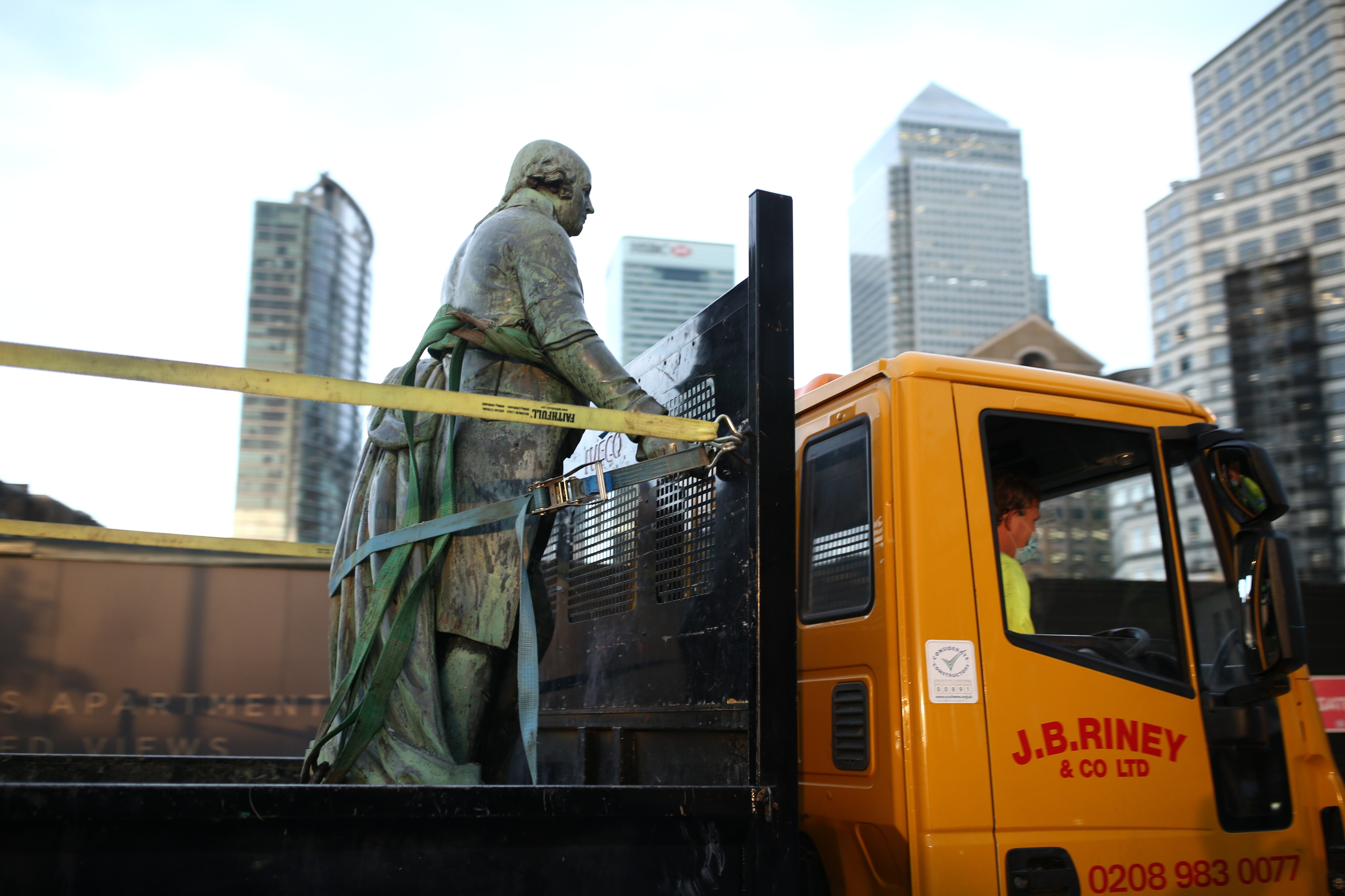 La rimozione della statua di Robert Milligan londra statua robert milligan
