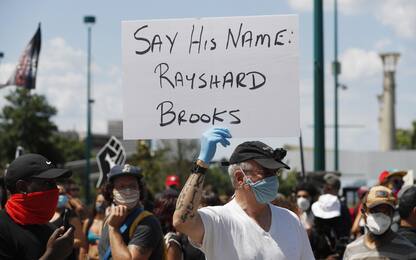 Atlanta, proteste per morte afroamericano Rayshard Brooks. FOTO