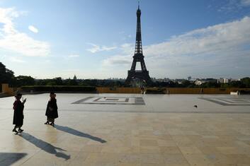 Coronavirus, la Torre Eiffel si prepara alla riapertura. VIDEO