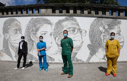 Coronavirus, in Portogallo un murale per gli operatori sanitari. FOTO
