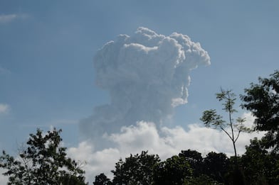 Indonesia, si risveglia il vulcano Merapi: il video dell’eruzione