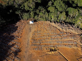 Aerial view showing graves in the Nossa Senhora Aparecida cemetery in Manaus on June 21, 2020. - The novel coronavirus has killed at least 464,423 people worldwide since the outbreak began in China last December, being Brazil Latin America's worsthit country with 49,976 deaths from 1,067,579 cases. (Photo by MICHAEL DANTAS / AFP)