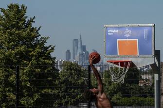 LONDON, ENGLAND - JUNE 24: People play basketball in Brockwell Park on June 24, 2020 in London, United Kingdom. The UK is experiencing a summer heatwave, with temperatures in many parts of the country expected to rise above 30C and weather warnings in place for thunderstorms at the end of the week. (Photo by Dan Kitwood/Getty Images)