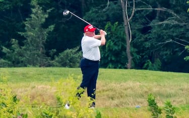 epa08512908 US President Donald J. Trump plays golf at the Trump National Golf Club in Sterling, Virginia, USA, 27 June 2020. On 26 June, Trump abruptly canceled a weekend trip to Bedminster, NJ, tweeting that he 'wanted to stay in Washington, D.C. to make sure LAW & ORDER is enforced.'  EPA/JIM LO SCALZO