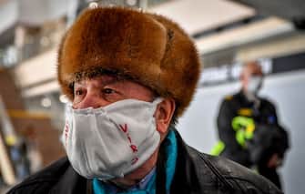 People gather at Moscow's Sheremetyevo airport terminal F for a repatriation flight to France for French and European nationals stuck in Russia because of the coronavirus crisis, April 4, 2020. (Photo by Yuri KADOBNOV / AFP) (Photo by YURI KADOBNOV/AFP via Getty Images)