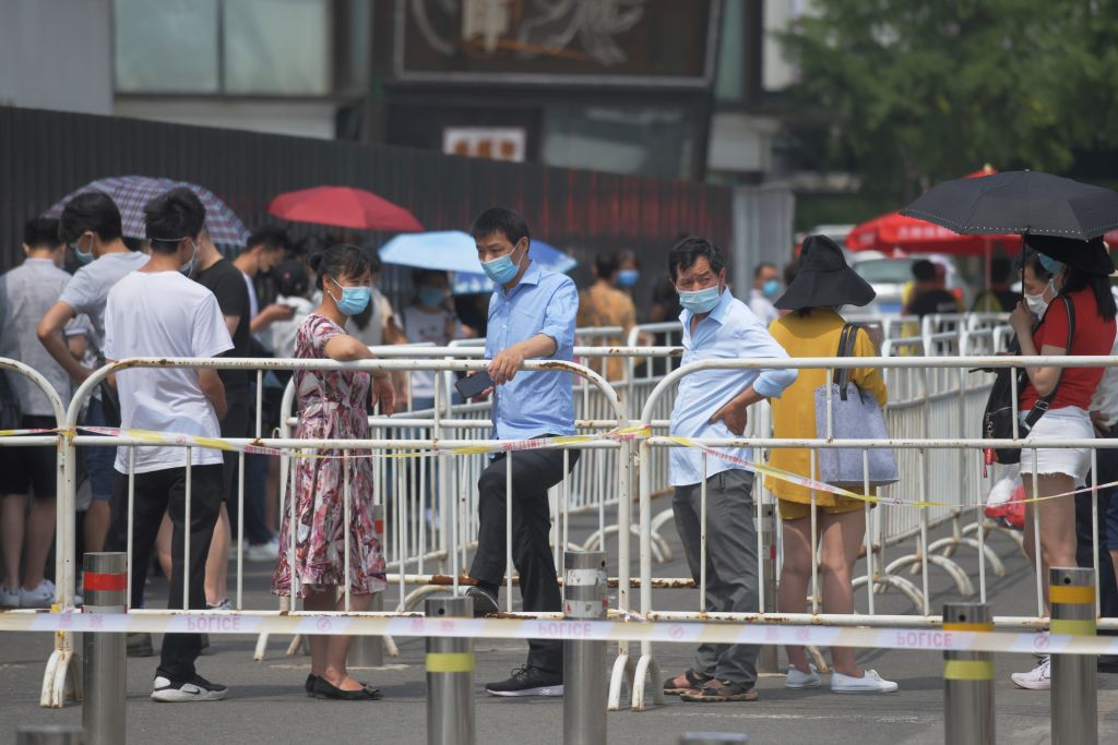 A Pechino il municipio ha lanciato una vasta campagna di screening dopo il rimbalzo dei contagi coronavirus cina pechino