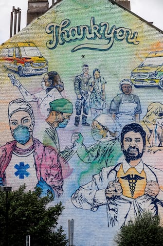 epa08516005 A view of a fresco paint, by street artist Amandine Lesay, paying tribute to all the medical workers, next to the Etterbeek-Ixelles site of the Iris Sud Hospitals in Brussels, Belgium, 29 June 2020.  EPA/STEPHANIE LECOCQ